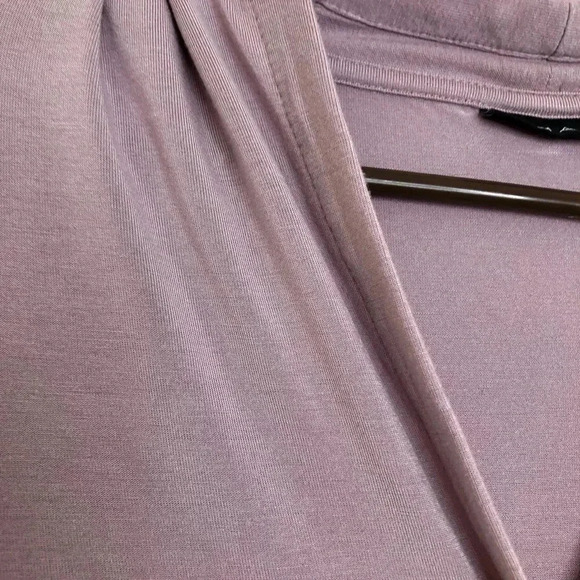Tahari Short Sleeved Shirt Flowy Light Purple Size Medium - Picture 13 of 15